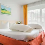 Alpenpension Regina 招待所 3*