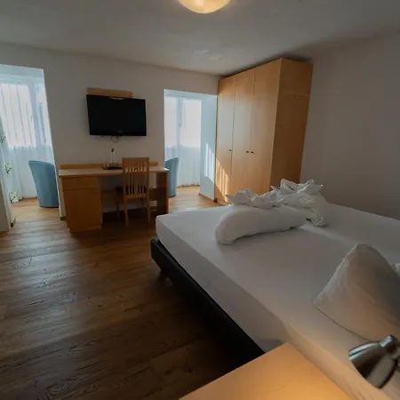 Alpenpension Regina 나우더스